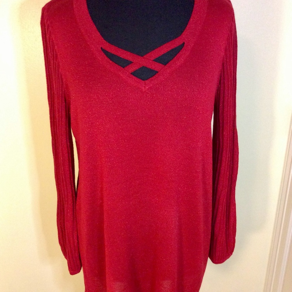 JM Collection Shimmering Red Top - Picture 2 of 8